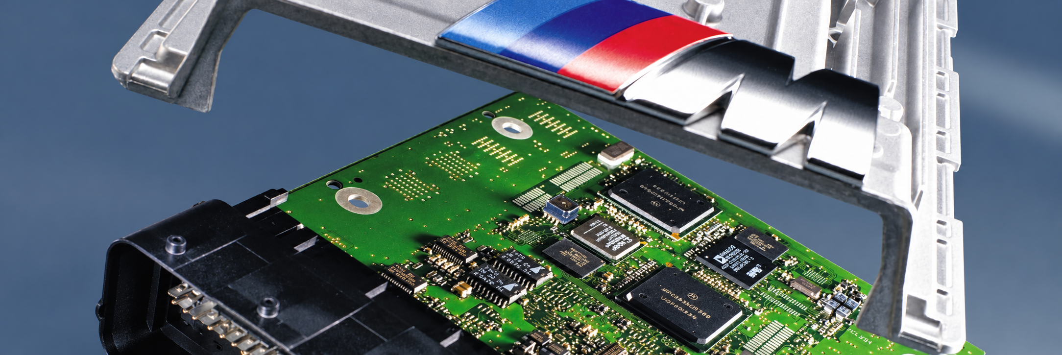 Placa electrónica y conectores de una unidad de control abierta
